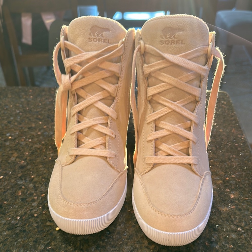 Sorel Tan High-Top Sneakers with Textured Fabric